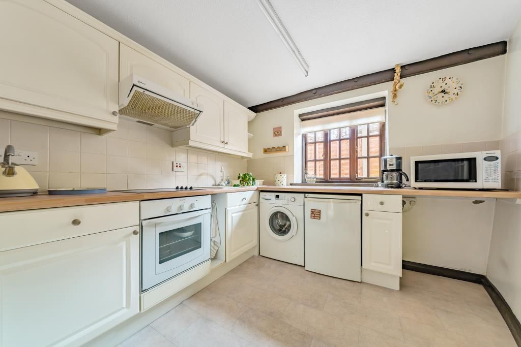 Property photo 3 of 10 Kitchen