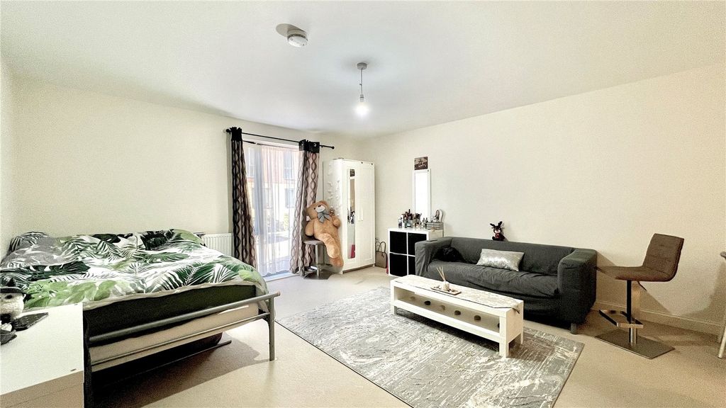 Property photo 2 of 8 Picture No. 21