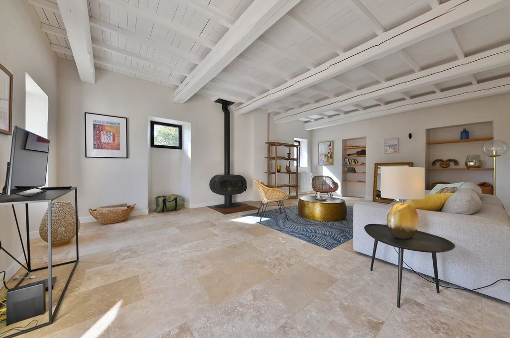 Property photo 2 of 35