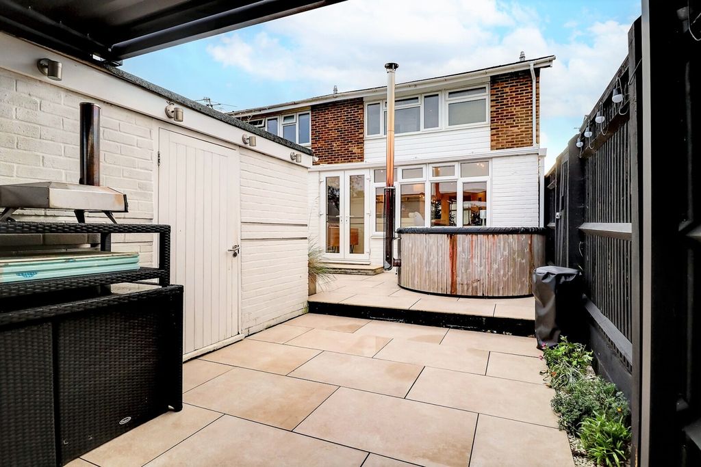 Property photo 3 of 14 Picture No. 10