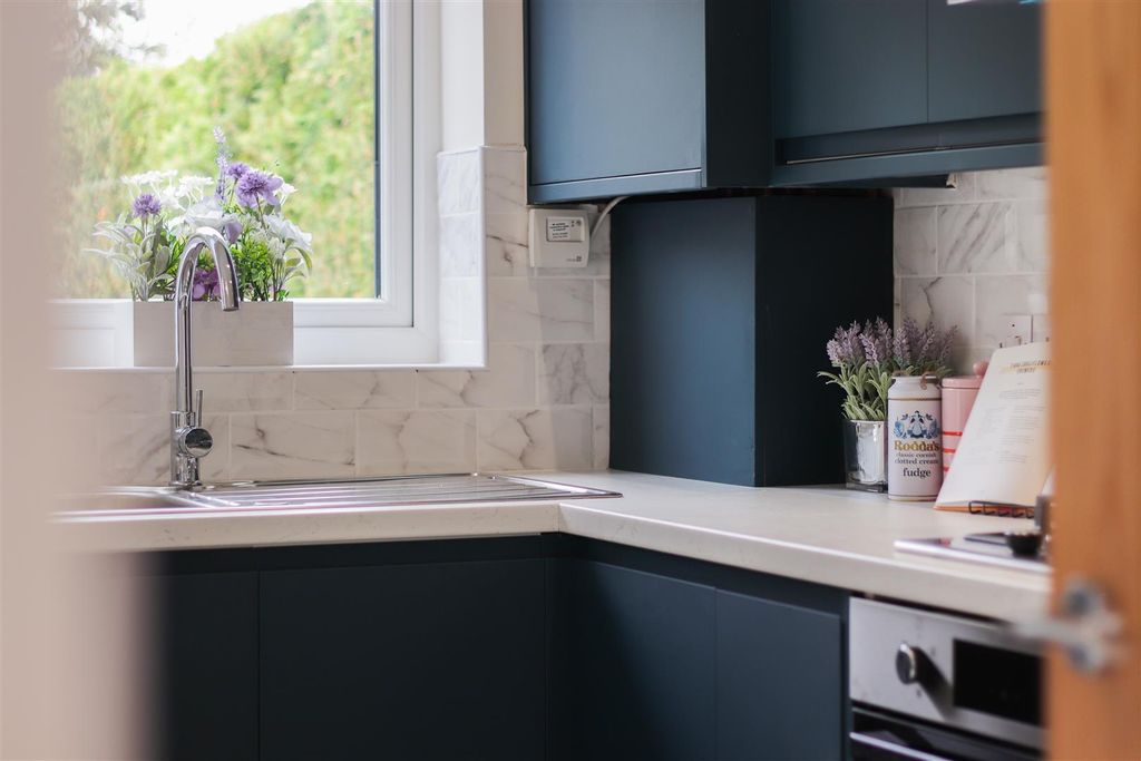 Property photo 3 of 16 Kitchen Worktop