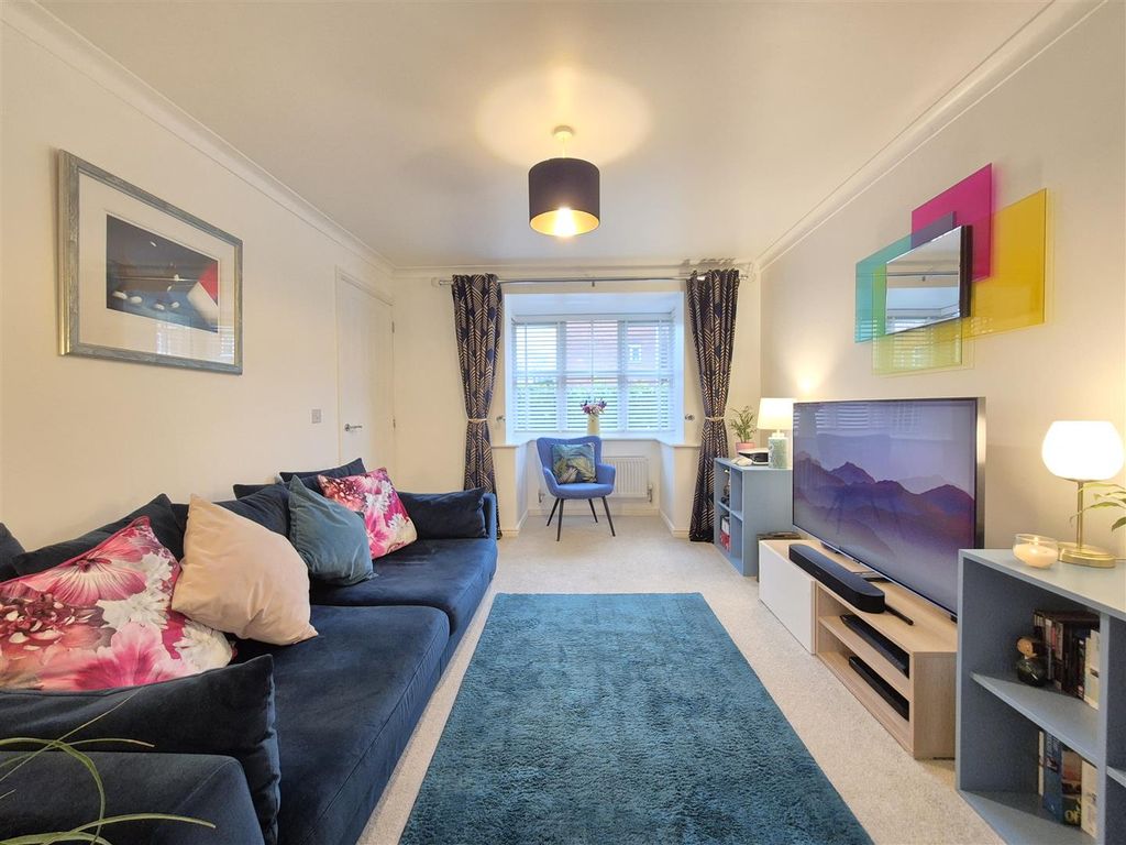 Property photo 2 of 25 Lounge