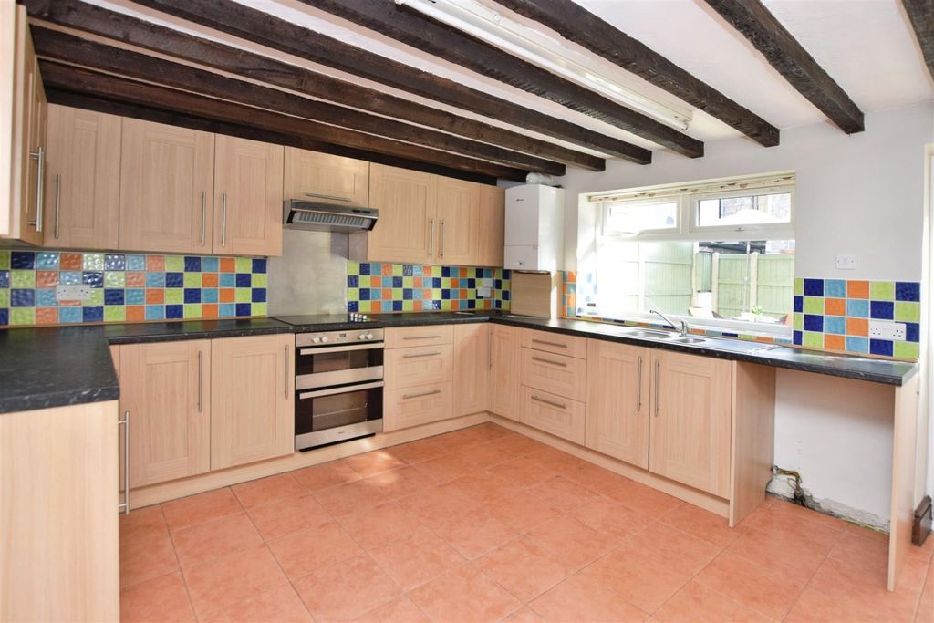 Property photo 3 of 17 Kitchen