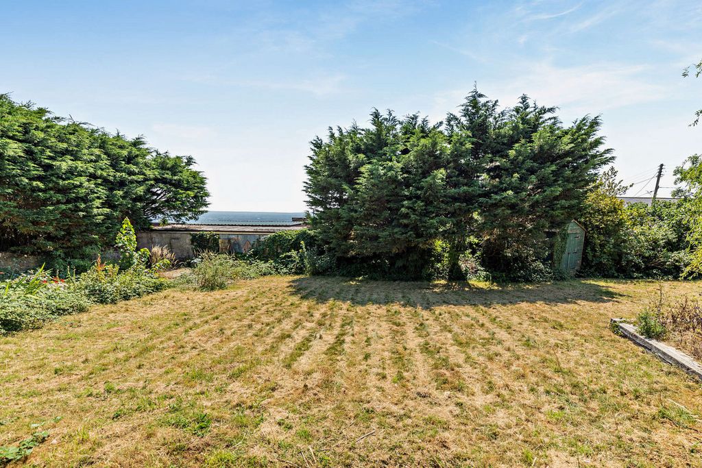 Property photo 3 of 28