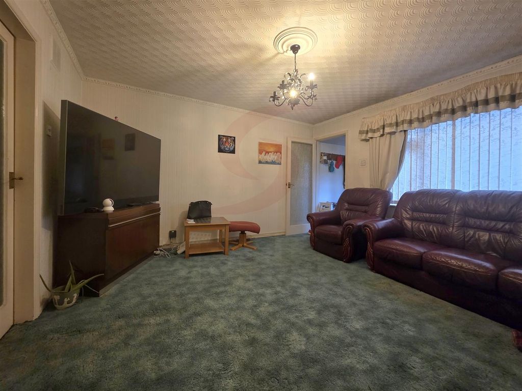 Property photo 3 of 9 Lounge