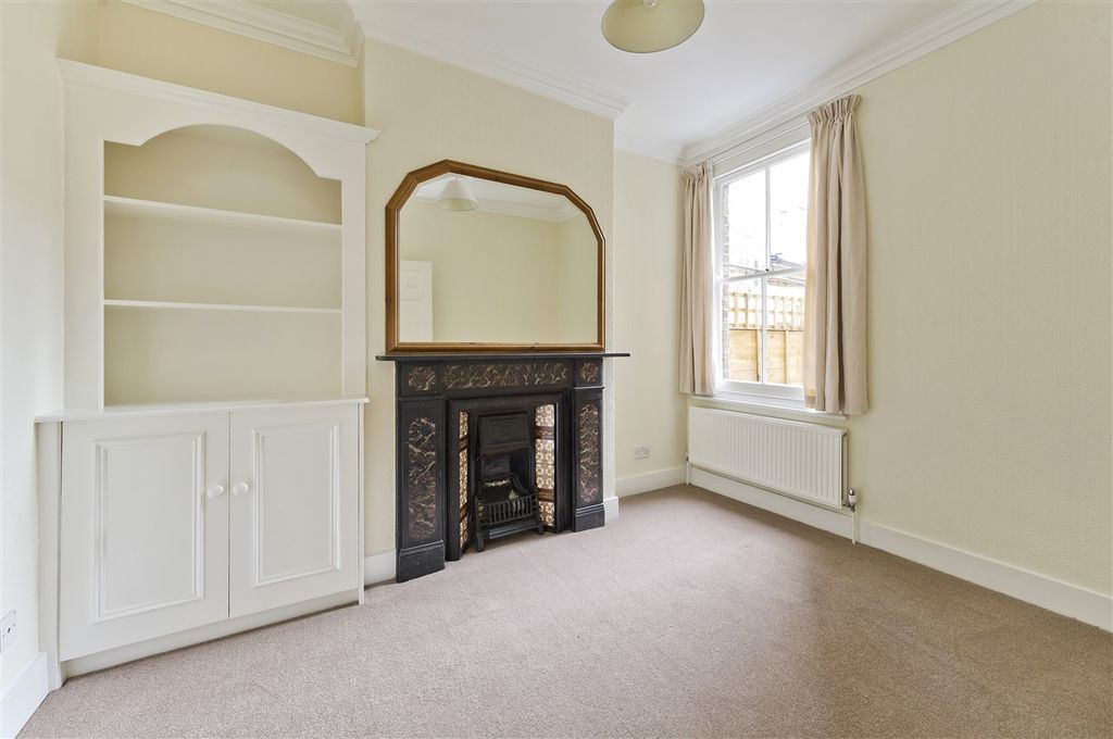 Property photo 2 of 9