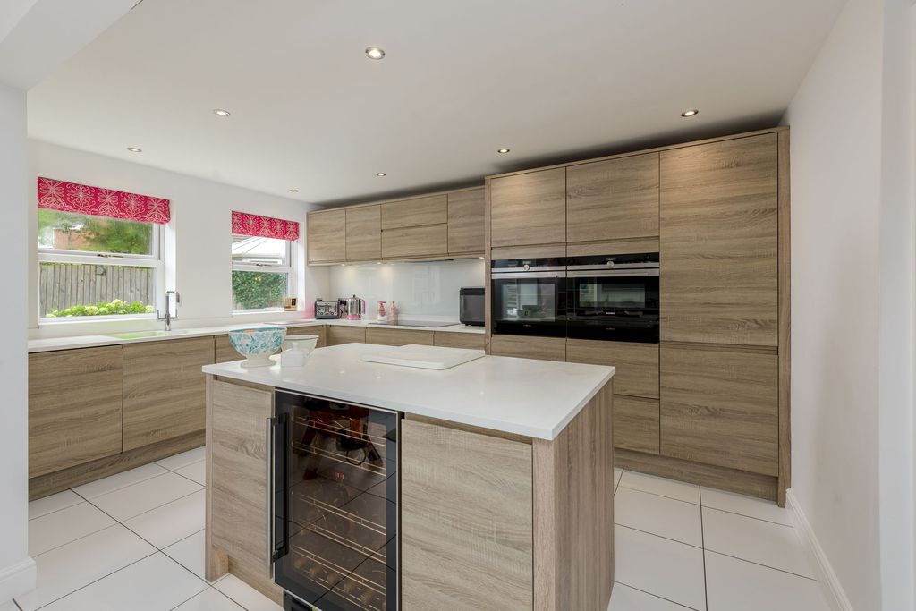 Property photo 3 of 21