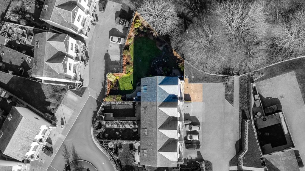Property photo 2 of 20 22 Sharkham Drone - Overhead