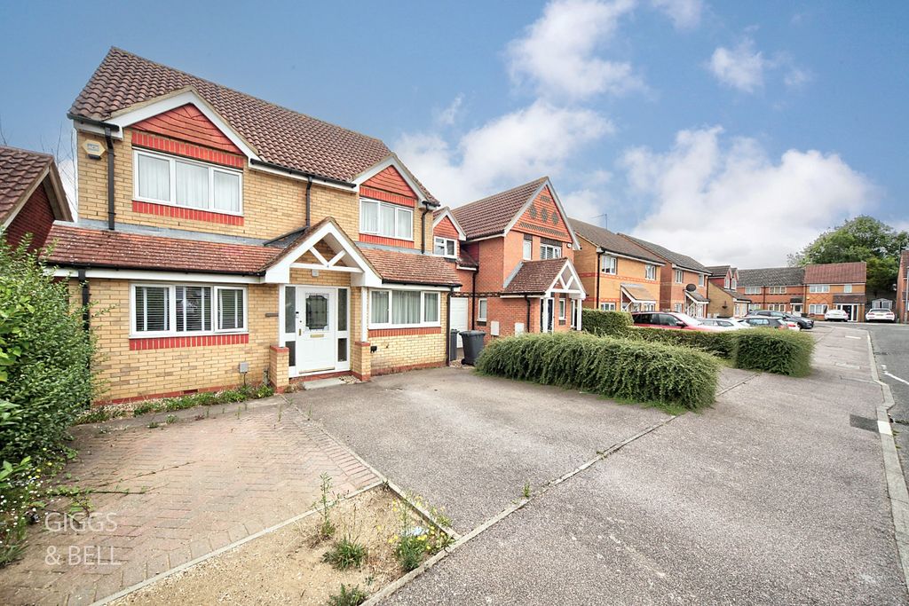 Property photo 2 of 28 4406731