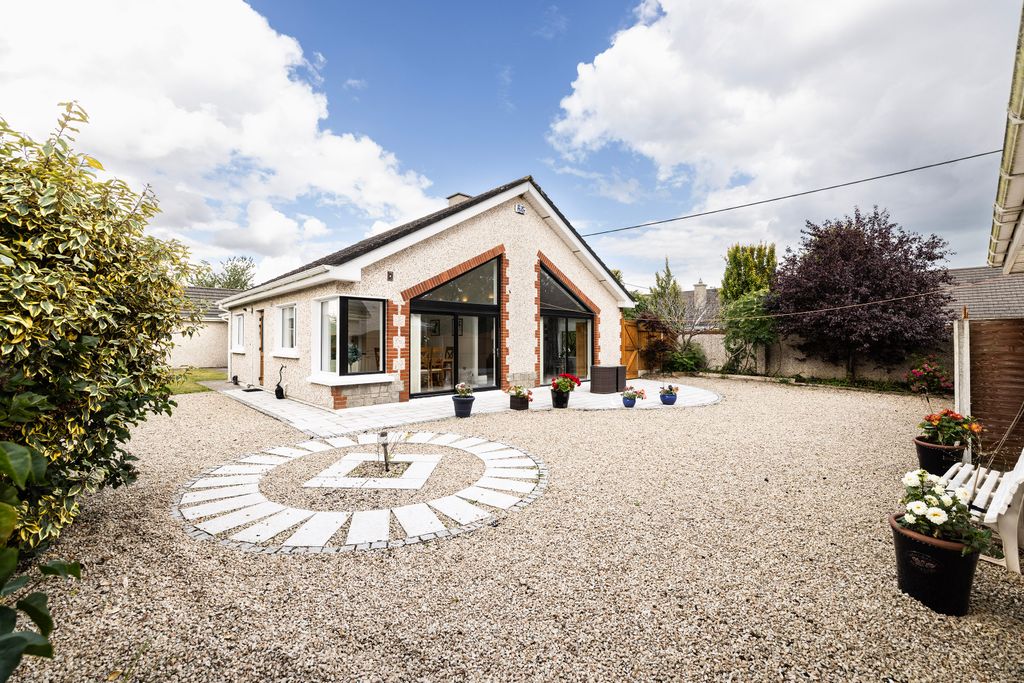 Property photo 2 of 31