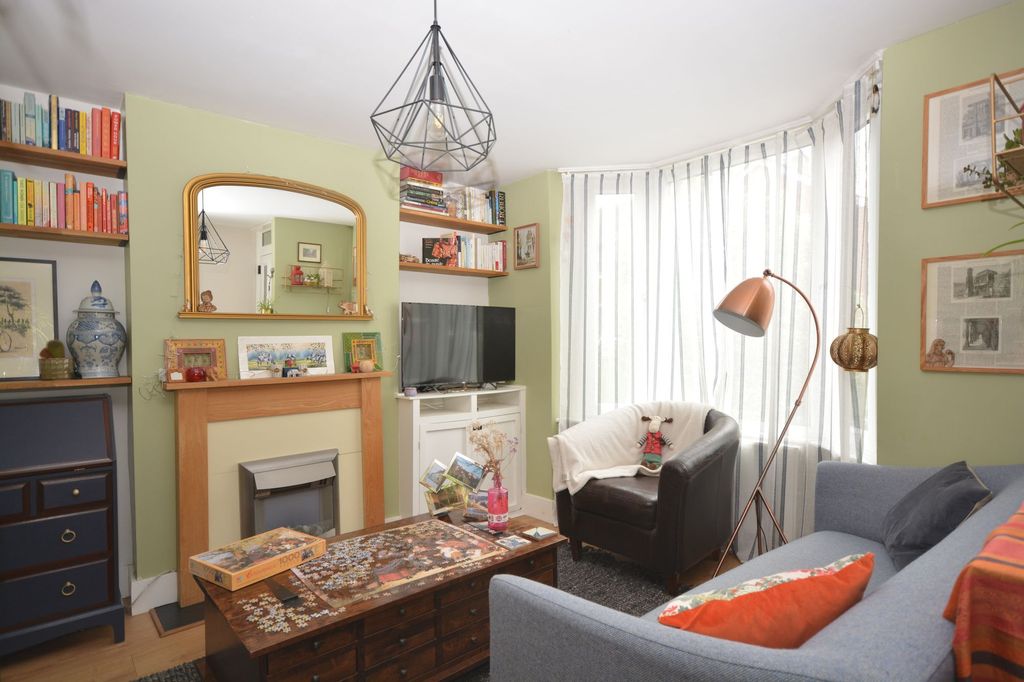 Property photo 2 of 11