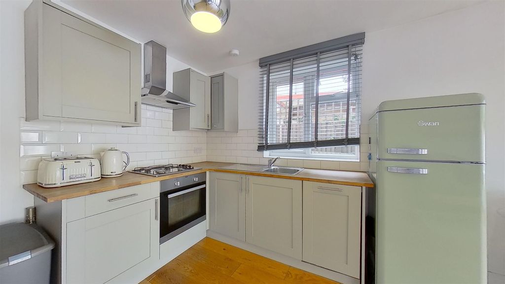 Property photo 3 of 14 Durnsford-Road-Wimbledon-Sw19-08312022_160507.Jpg