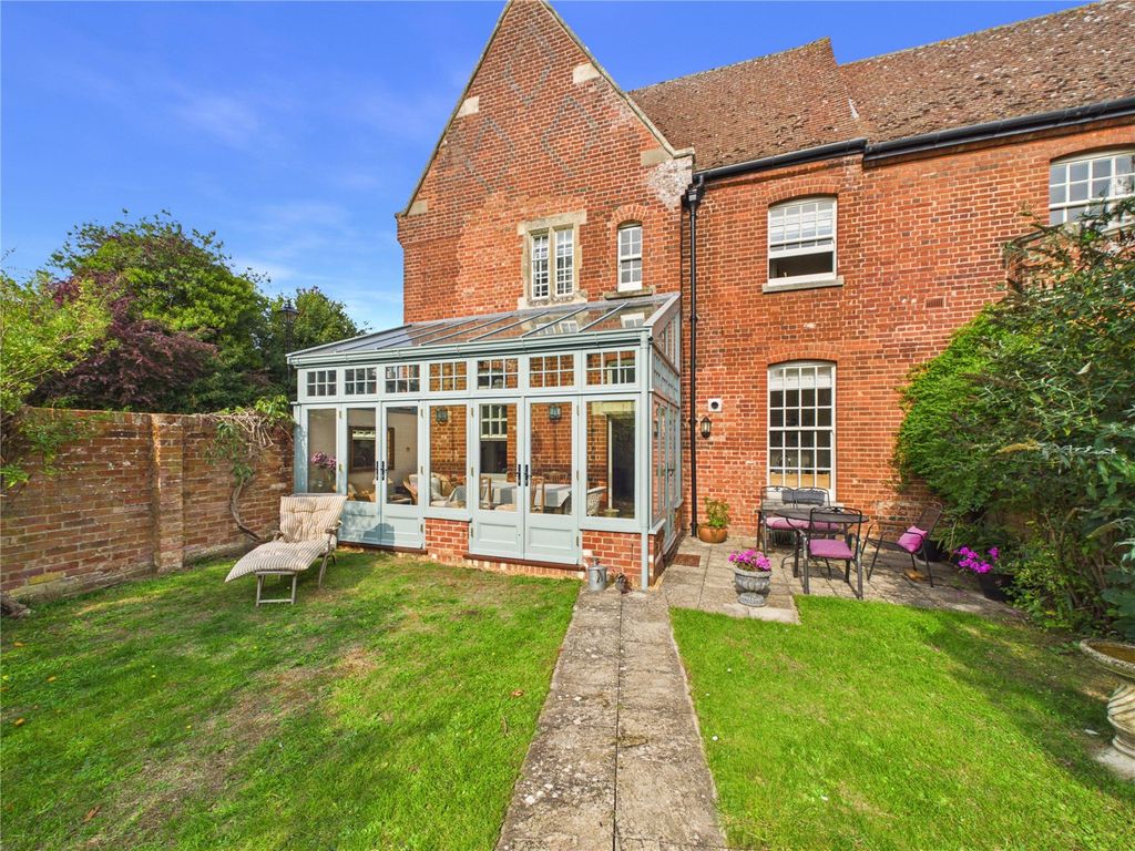 Property photo 2 of 19 Picture No. 12