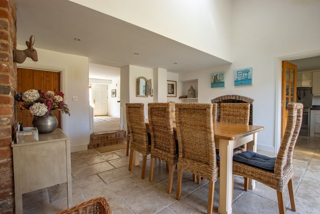 Property photo 2 of 23 4256454