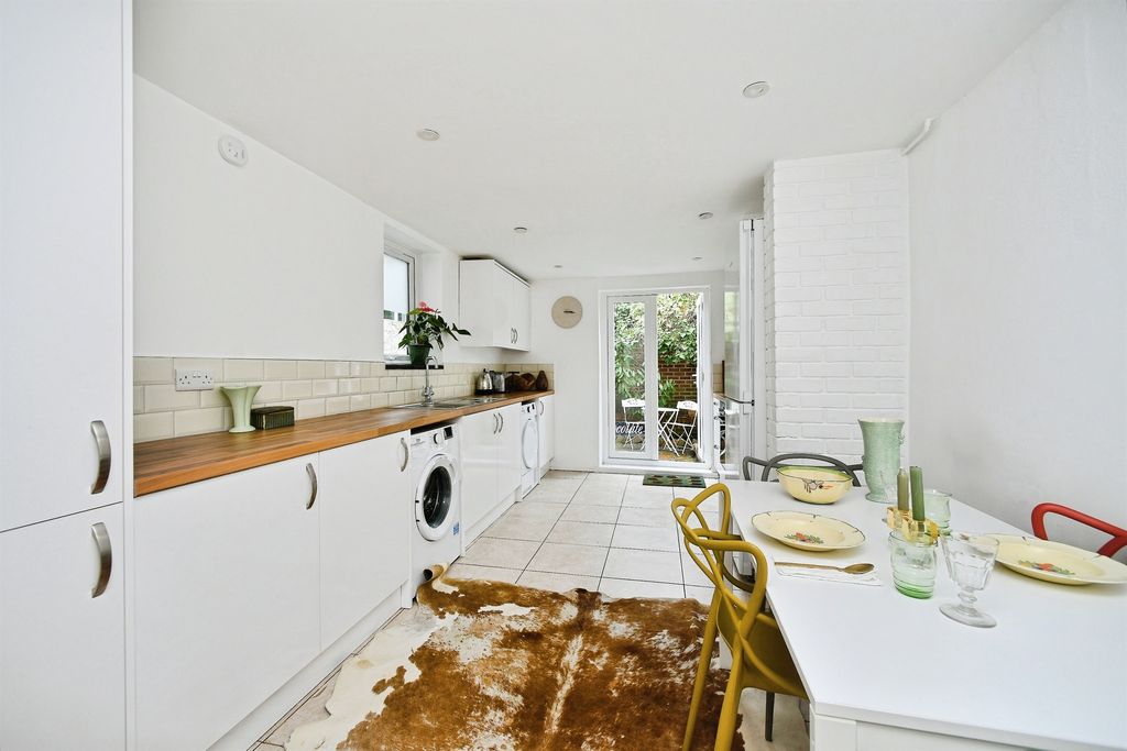 Property photo 3 of 22