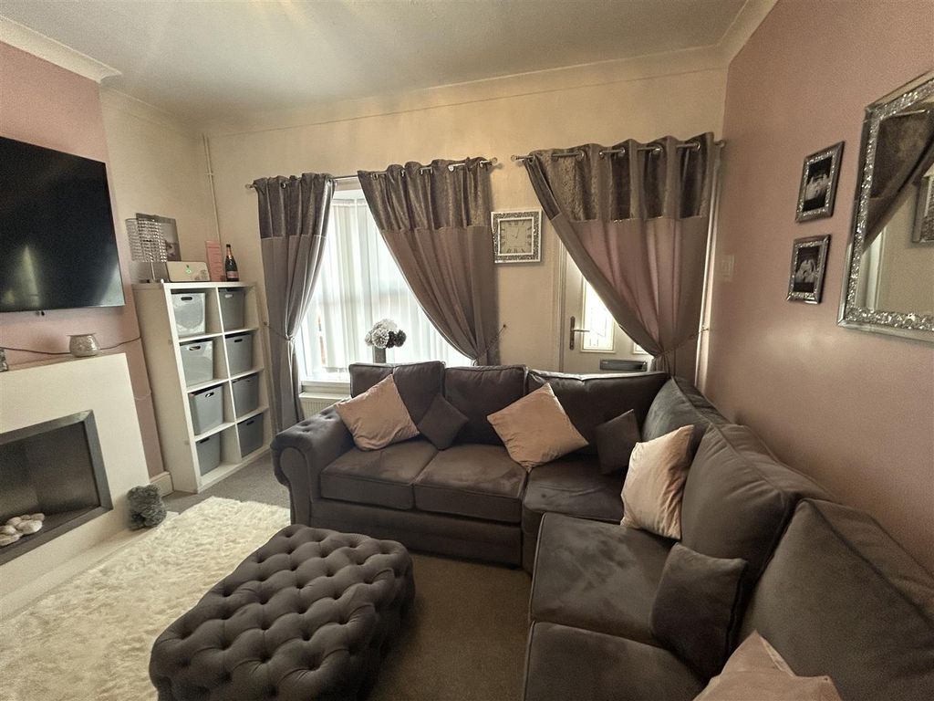 Property photo 2 of 10 Front Room.Jpg