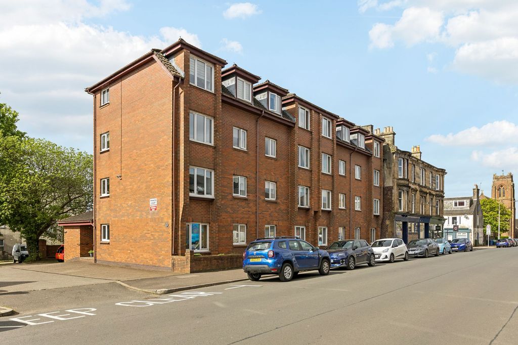 Property photo 2 of 37