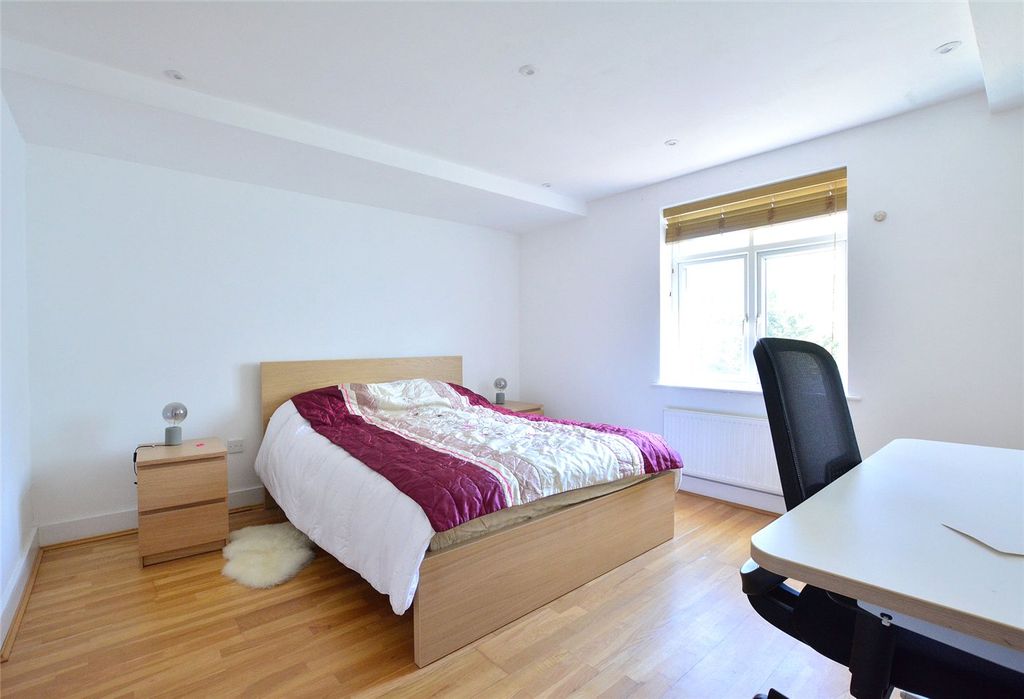 Property photo 3 of 11 Picture No. 27