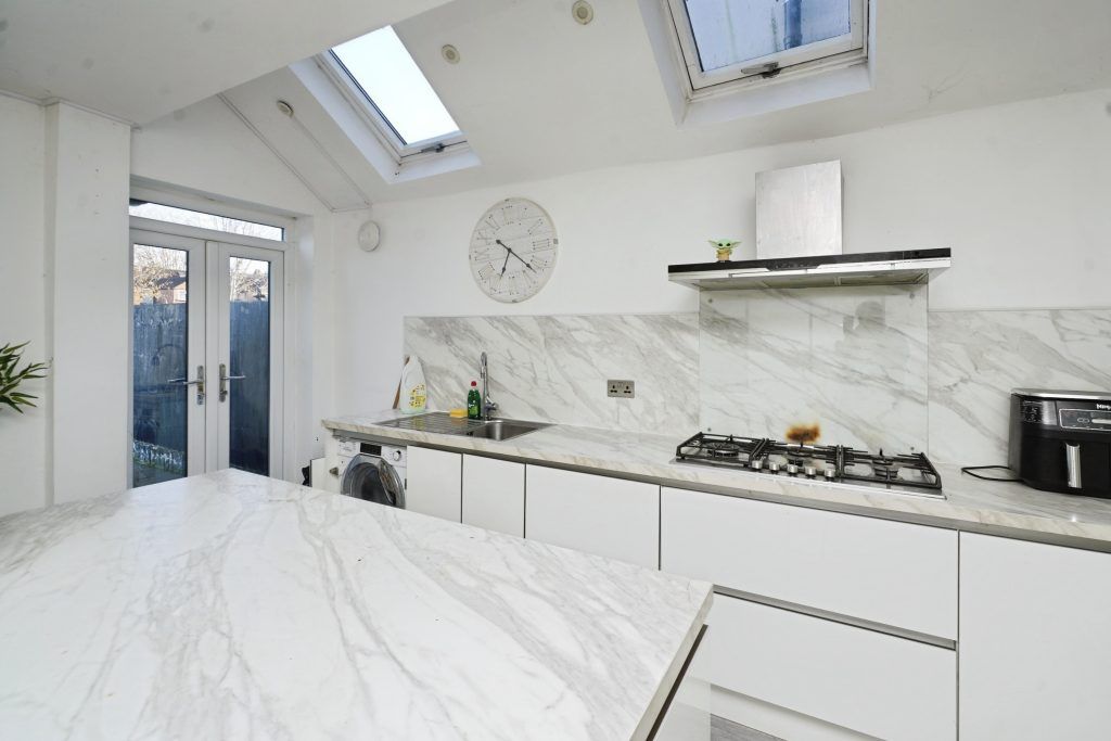 Property photo 3 of 31