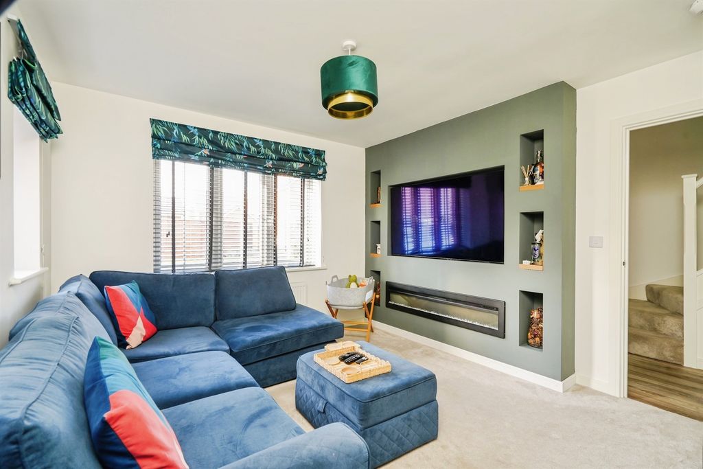 Property photo 2 of 18