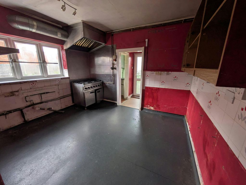 Property photo 3 of 8 1000029833.Jpg