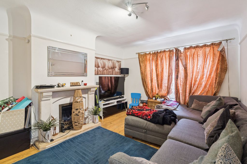 Property photo 2 of 12