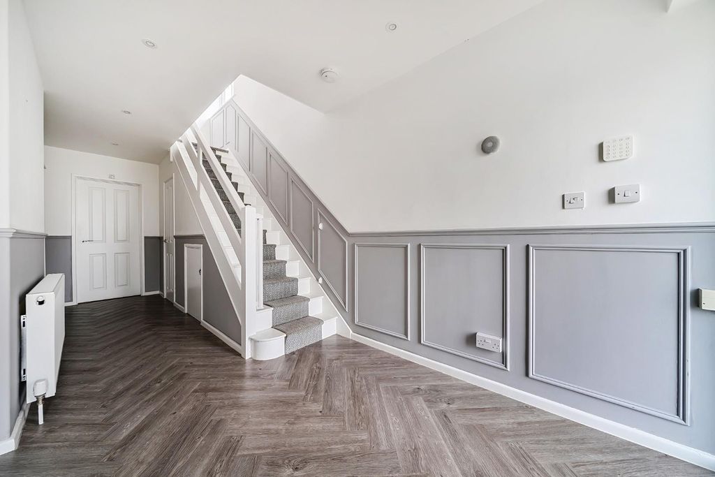 Property photo 2 of 20 1-6992Fb695216E-1408887-7-698F3Ad17E040-1.Jpg