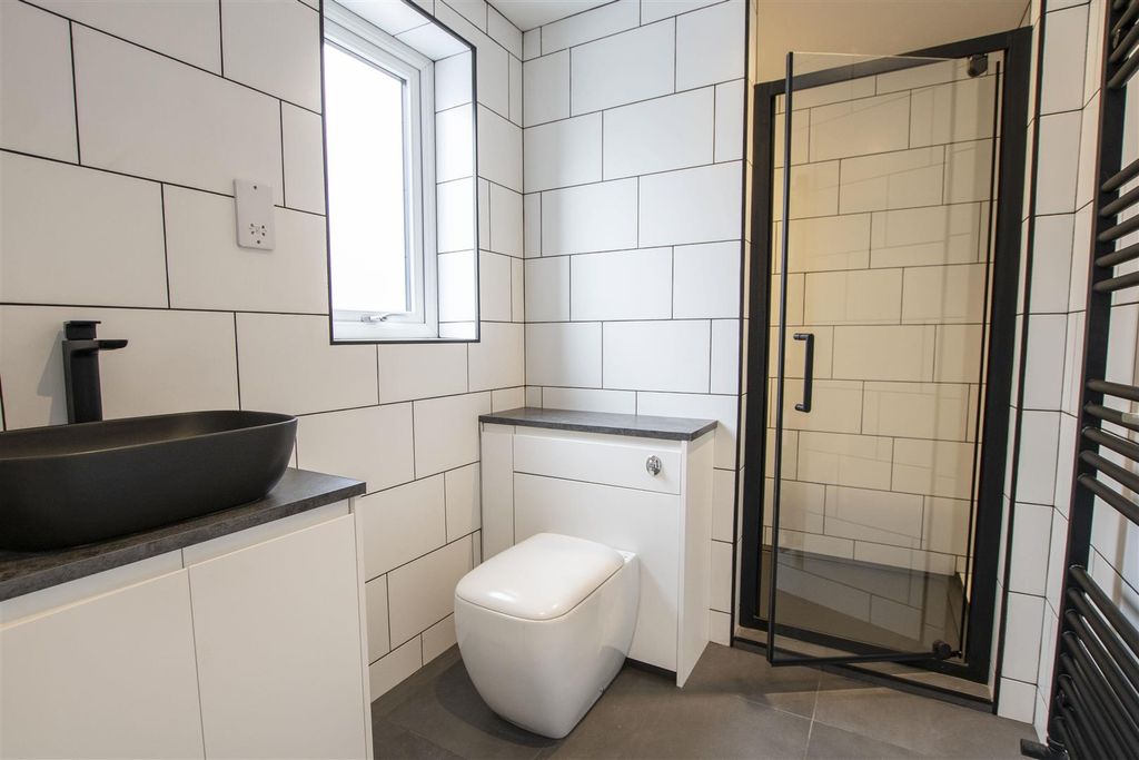 Property photo 3 of 32 Approach