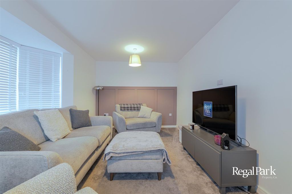 Property photo 2 of 24 Lounge