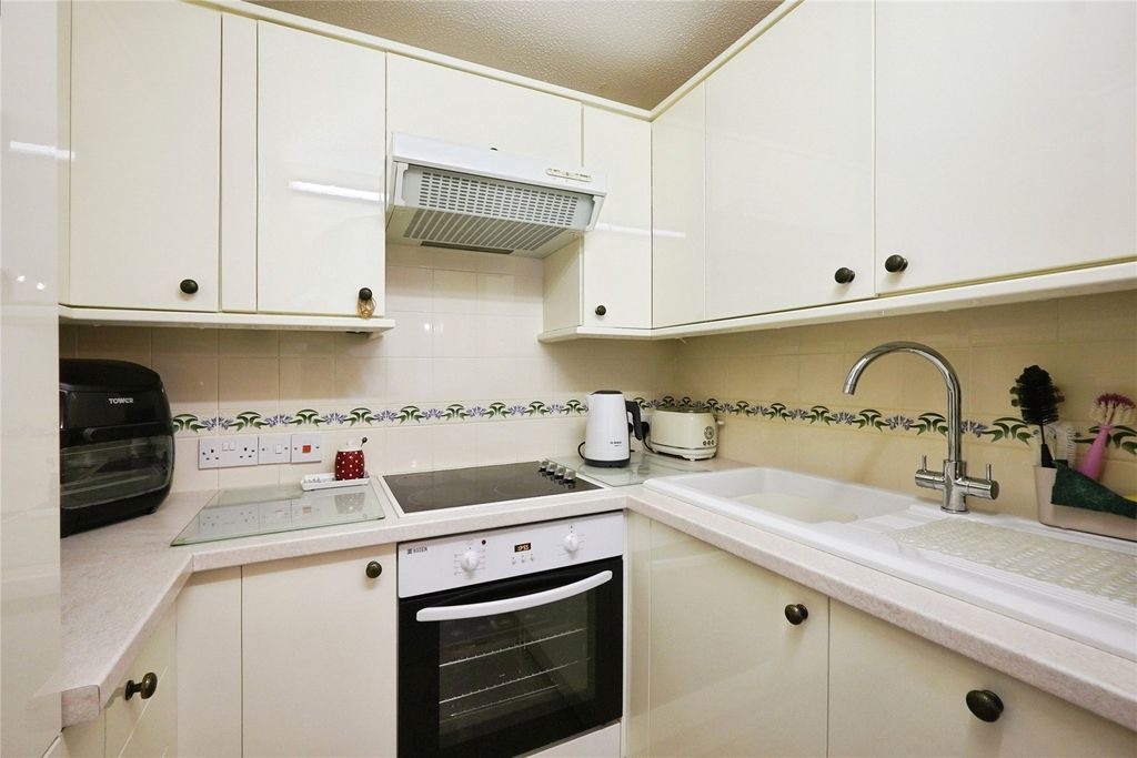 Property photo 3 of 12 Kitchen
