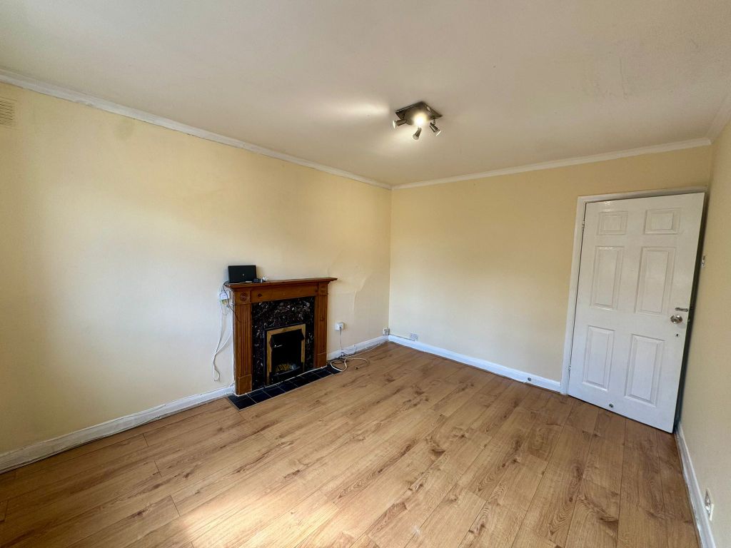 Property photo 2 of 10 2 Elm Tree Court, Ha4 8Pa (8)