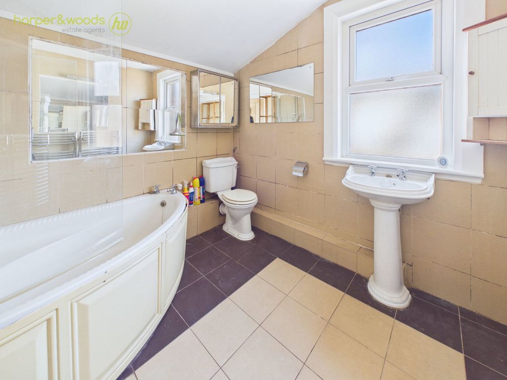 Property photo 3 of 28