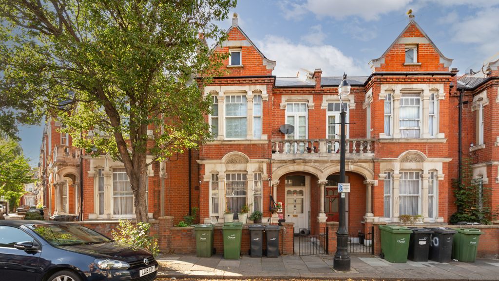 Property photo 1 of 16 Flat B, 40 Atherfold Road, Clapham, London, Sw9 9Lw