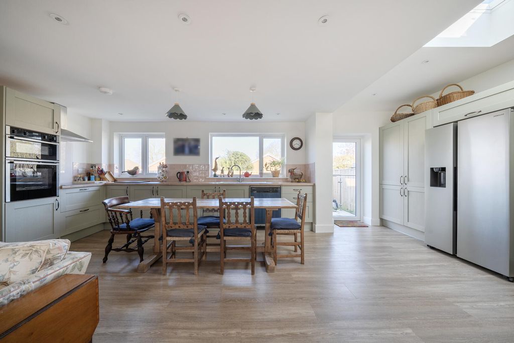 Property photo 2 of 21 Kitchen