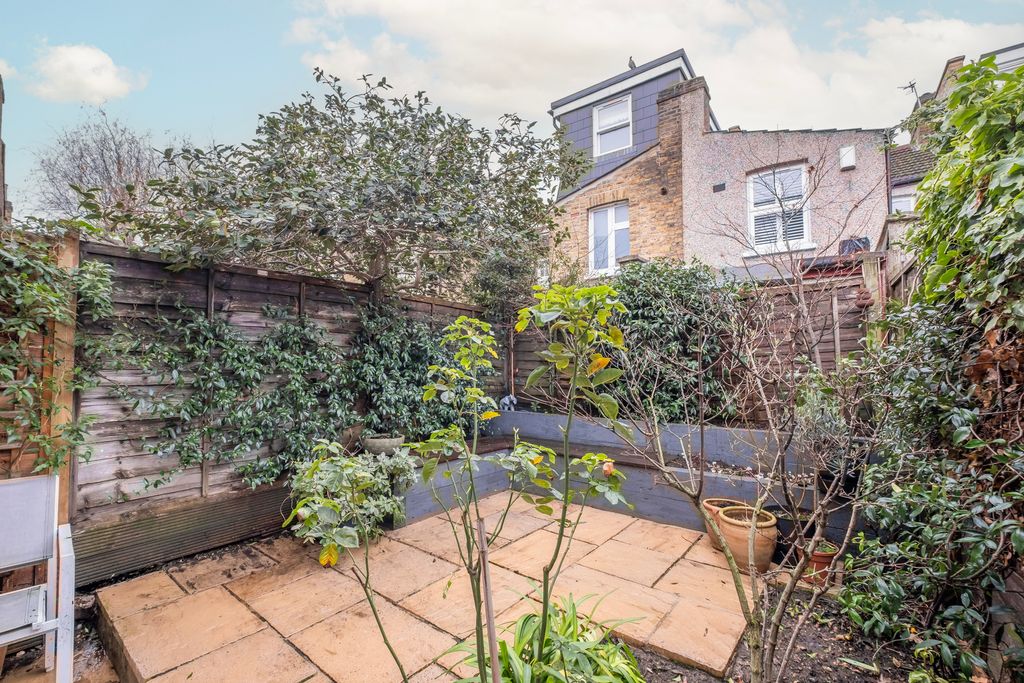 Property photo 3 of 11