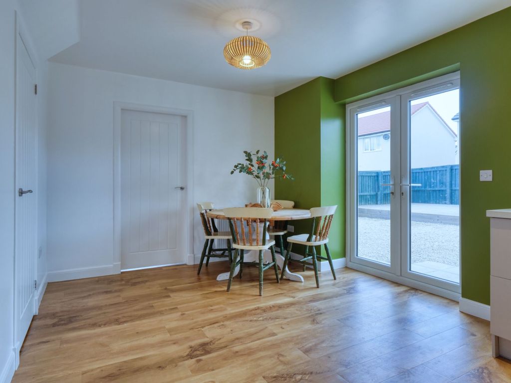 Property photo 3 of 20 Dining Kitchen