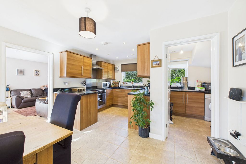 Property photo 3 of 29