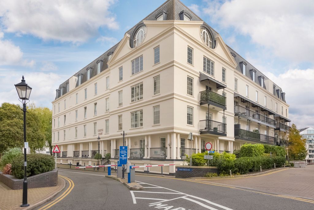 Property photo 2 of 23