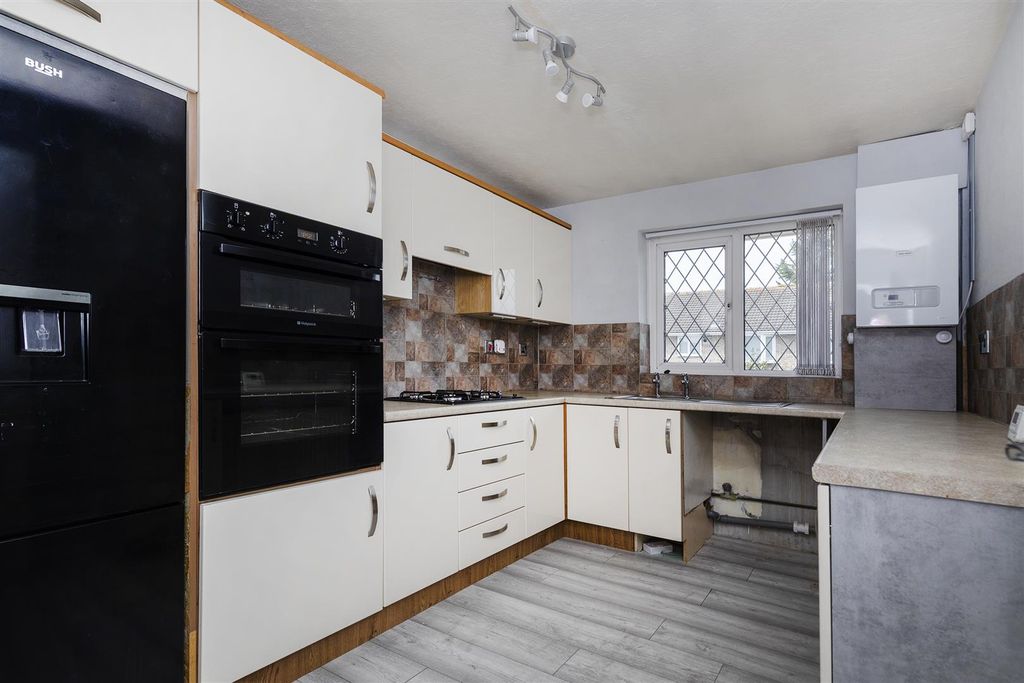 Property photo 2 of 22 Kitchen