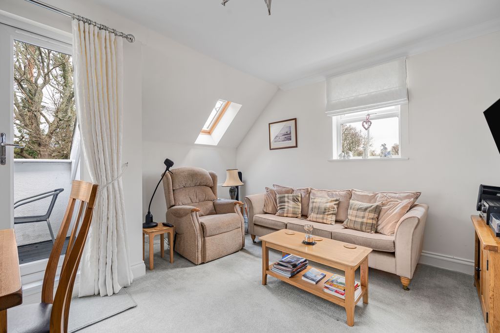 Additional image 4 of 2 bed flat for saleMerritts Meadow, Petersfield, Hampshire GU31