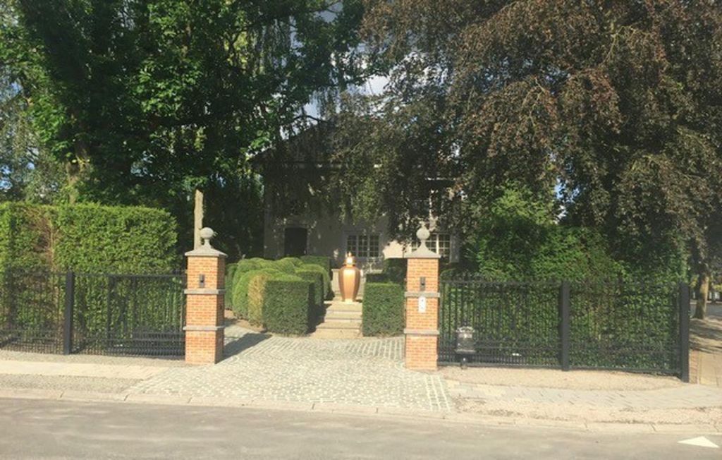 Property photo 2 of 19