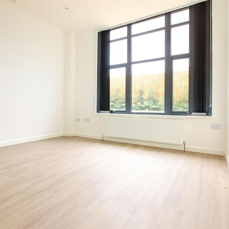 Property photo 3 of 7 Living Room