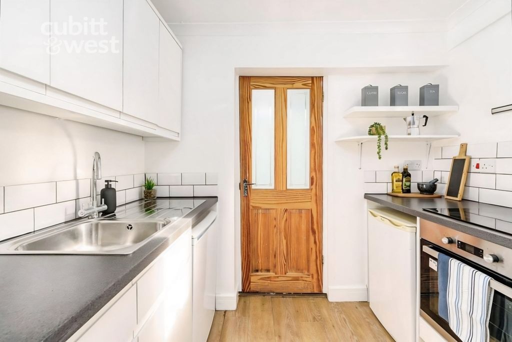 Property photo 3 of 14 Kitchen