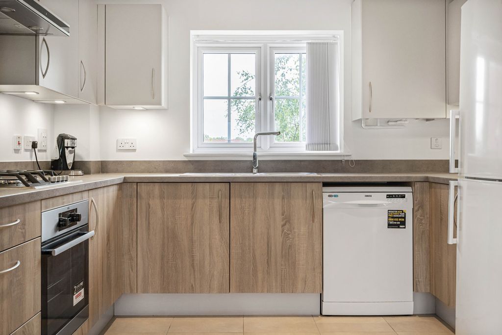 Additional image 12 of 2 bed flat for saleFranklin Gardens, Didcot OX11