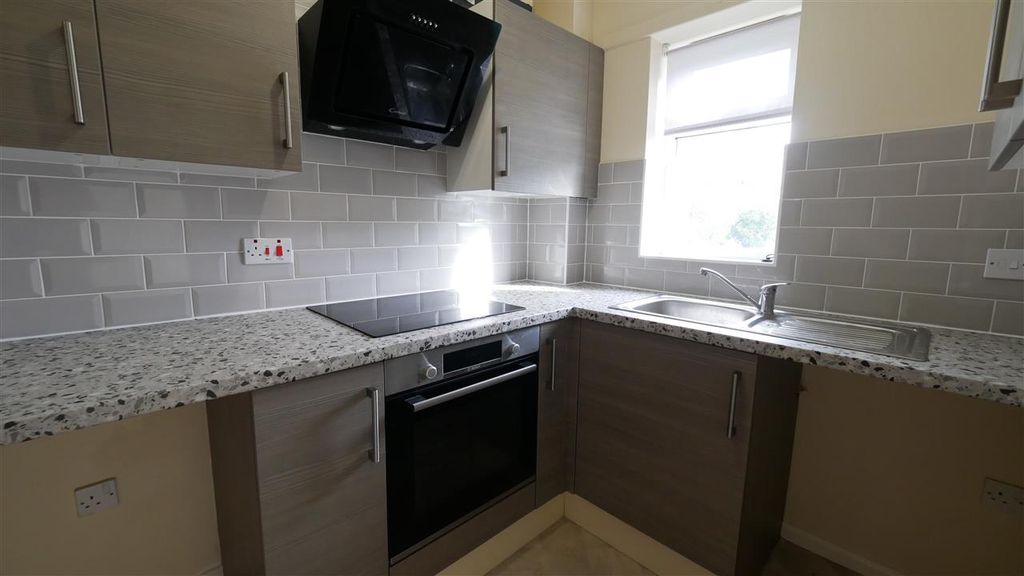 Property photo 3 of 7 Kitchen