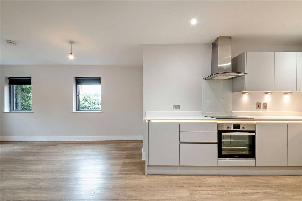 Additional image 13 of 2 bed flat for saleSt Marys Road, Newbury, Berkshire RG14