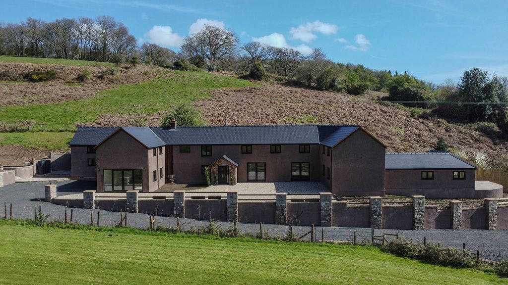 Property photo 2 of 30