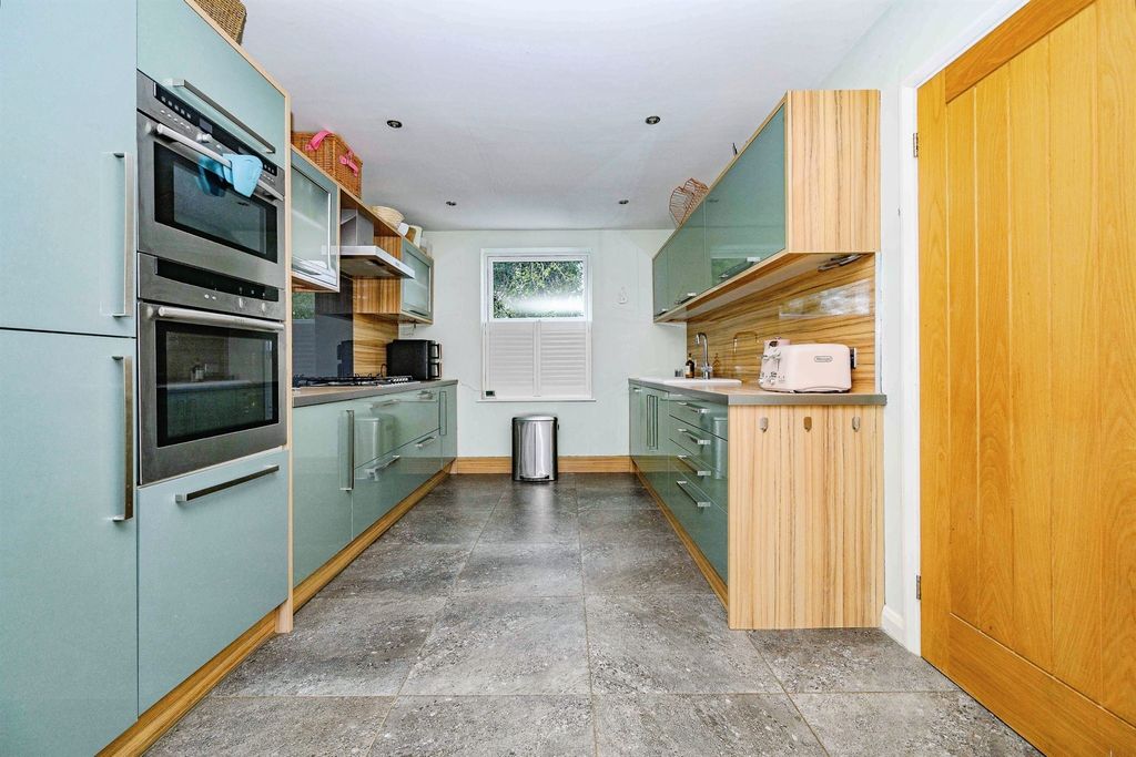 Property photo 3 of 18