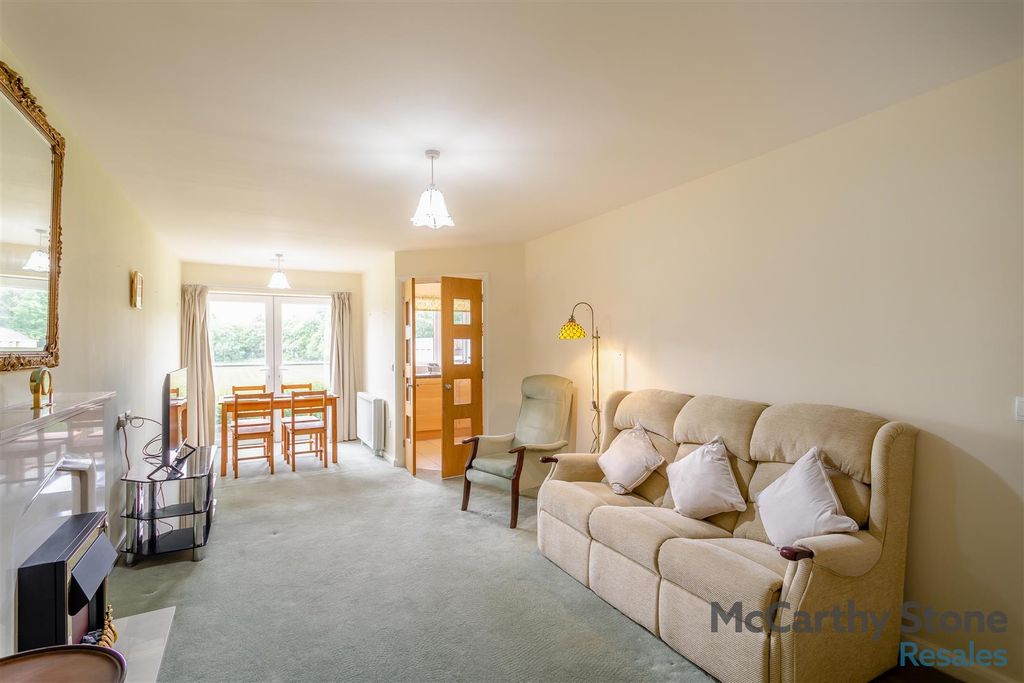 Property photo 2 of 12 8698443-Interior04.Jpg