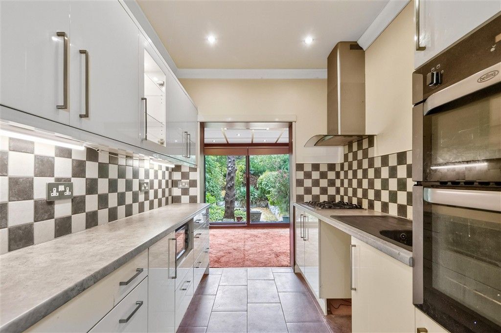Property photo 3 of 8 Kitchen